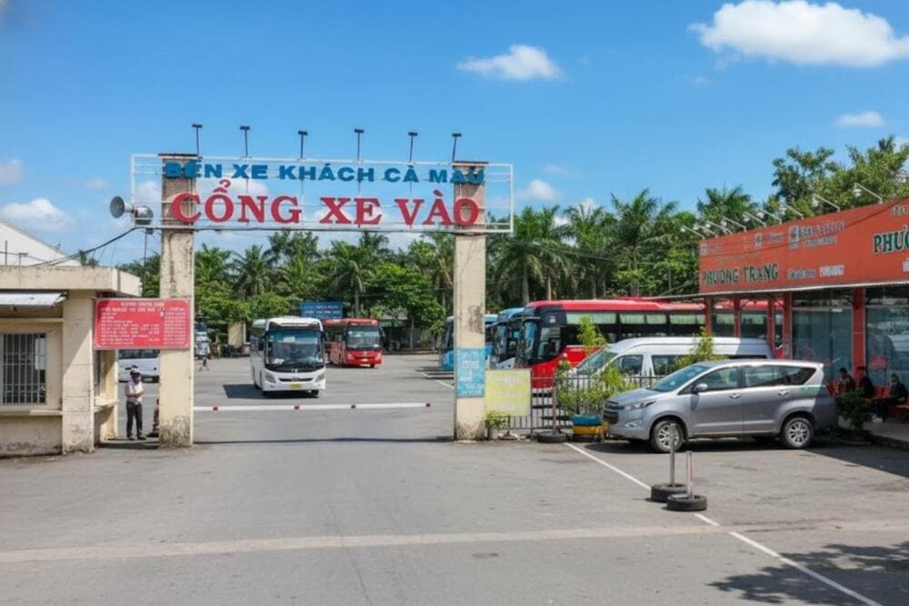 Với du kh&aacute;ch ở khu vực miền T&acirc;y, miền Nam c&oacute; thể lựa chọn di chuyển bằng xe kh&aacute;ch